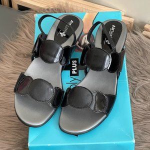 Women's Air Supply Plus Sandals